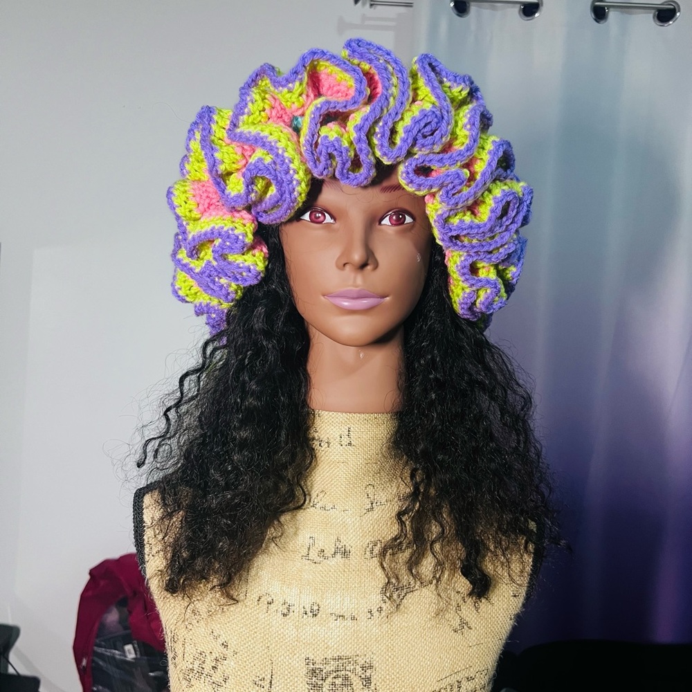 WOMENS XTREME RUFFLE HAT